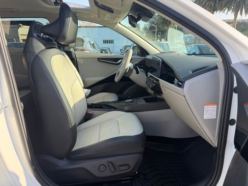 Used 2023 Kia Niro Wave w/ Wave Preserve Package image 39