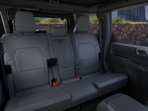 New 2025 Ford Bronco Badlands image 11