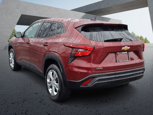 Used 2024 Chevrolet Trax LS image 4