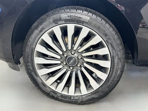 Used 2019 Lincoln Navigator Reserve image 36