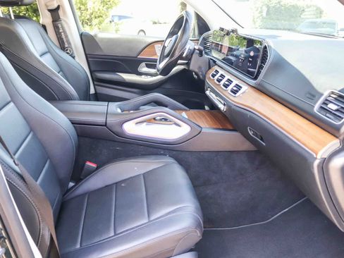 Used 2023 Mercedes-Benz GLS 450 4MATIC image 16