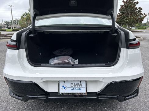 New 2025 BMW i7 xDrive60 image 27
