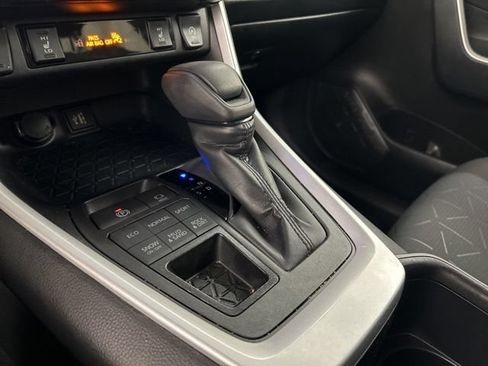 Used 2025 Toyota RAV4 XLE w/ Convenience Package AWD/4WD image 19