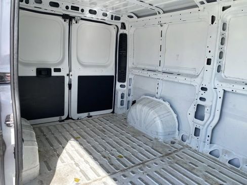 Used 2025 RAM ProMaster 2500 w/ Convenience Group image 26