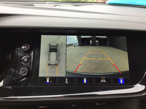 Used 2023 Buick Envision Avenir AWD/4WD image 18