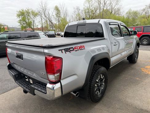 Used 2017 Toyota Tacoma TRD Off-Road w/ Tow Package (A/T) AWD/4WD image 4