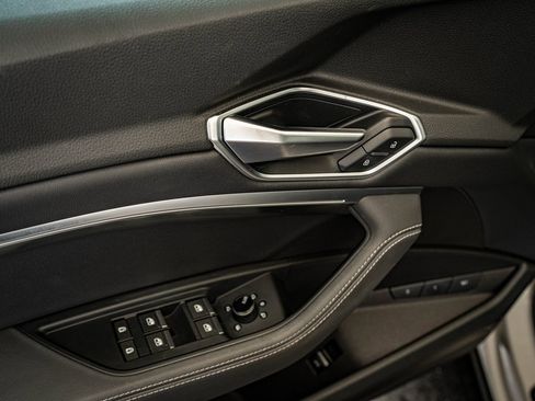 Used 2021 Audi e-tron Premium w/ Convenience Plus Package image 24