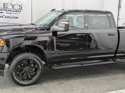 Used 2024 RAM 2500 Big Horn w/ Night Edition image 2
