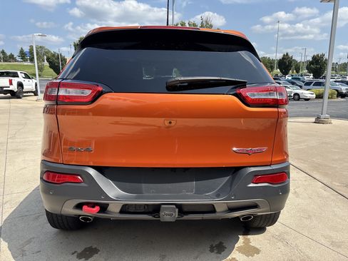 Used 2016 Jeep Cherokee Trailhawk w/ Comfort/Convenience Group AWD/4WD image 8
