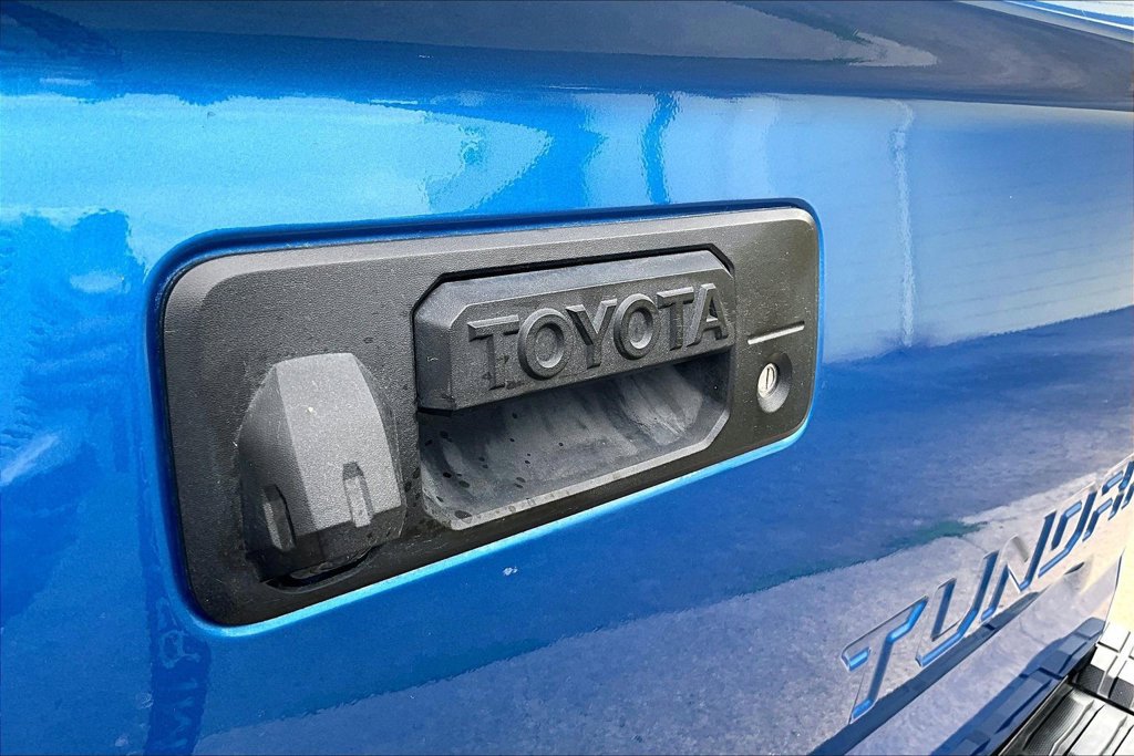 Used 2017 Toyota Tundra SR5 w/ SR5 Upgrade Package AWD/4WD image 11