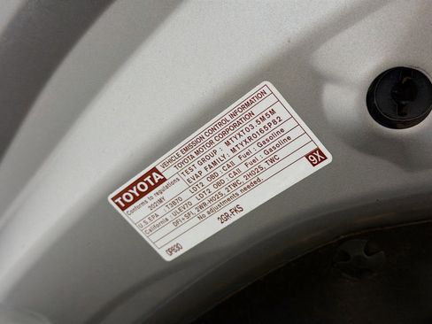 Used 2021 Toyota Highlander L FWD image 16