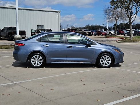 Used 2025 Toyota Corolla LE image 4