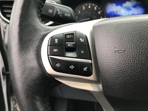 Used 2023 Ford Explorer XLT image 10