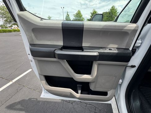 Used 2017 Ford F450 XL w/ Power Equipment Group image 19