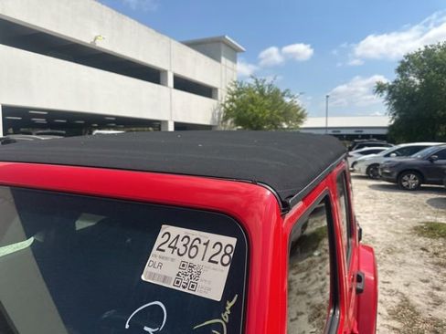 Used 2022 Jeep Wrangler Unlimited Sahara w/ Safety Group image 14