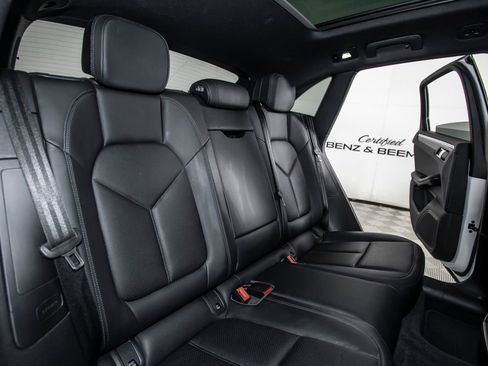 Used 2020 Porsche Macan AWD/4WD image 15