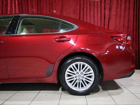 Used 2015 Lexus ES 350 w/ Luxury Package FWD image 6