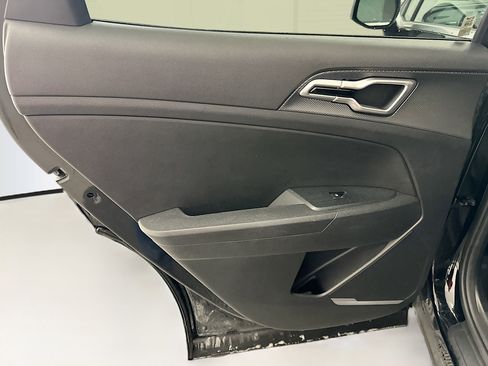Used 2025 Kia Sportage LX image 26