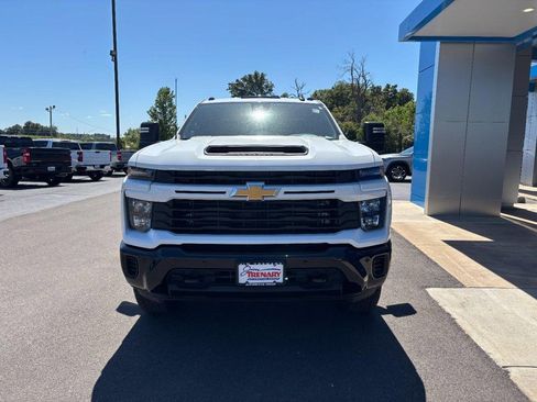 Used 2025 Chevrolet Silverado 2500 Custom w/ Custom Value Package image 9
