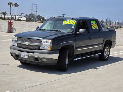 Used 2005 Chevrolet Avalanche Z71 w/ Preferred Equipment Group image 3