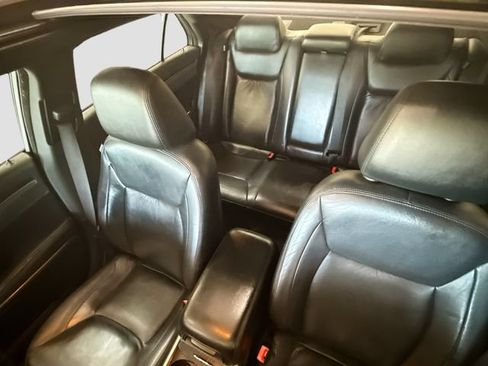 Used 2011 Chrysler 300 Limited RWD image 19