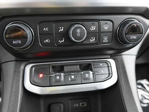 Used 2023 GMC Acadia SLE image 18