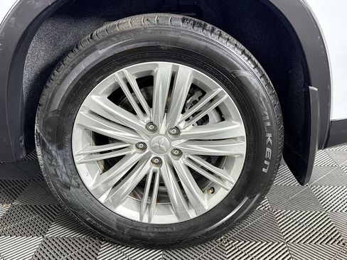 Used 2024 Mitsubishi Outlander ES image 52