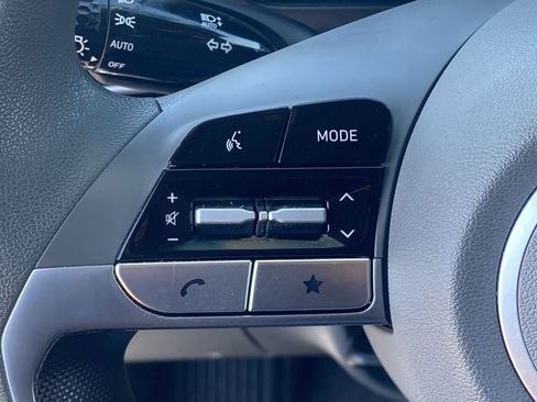 Certified 2025 Hyundai Elantra SE FWD image 22