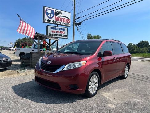 Used 2012 Toyota Sienna LE w/ Towing Pkg AWD/4WD image 8