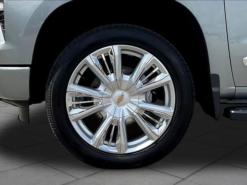 Used 2026 Chevrolet Silverado 1500 High Country w/ High Country Premium Package AWD/4WD image 21