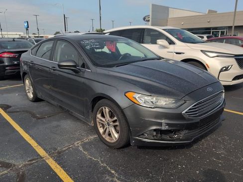 Used 2018 Ford Fusion SE w/ Fusion SE Technology Package FWD image 5