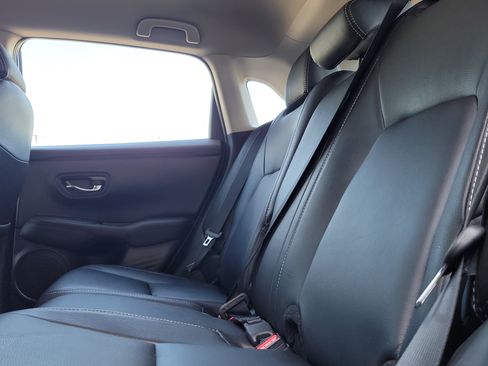 Used 2023 Honda HR-V LX image 9