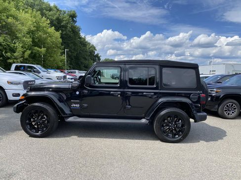 Certified 2024 Jeep Wrangler Unlimited Sahara w/ Technology Group AWD/4WD image 7