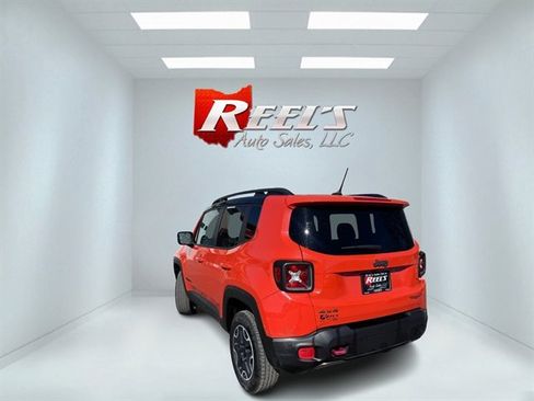 Used 2017 Jeep Renegade Trailhawk AWD/4WD image 27