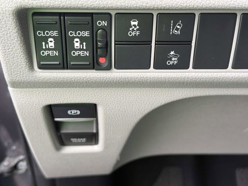 Used 2018 Honda Odyssey EX image 6