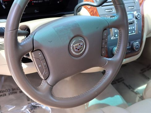 Used 2006 Cadillac DTS w/ Trunk Convenience Package FWD image 30