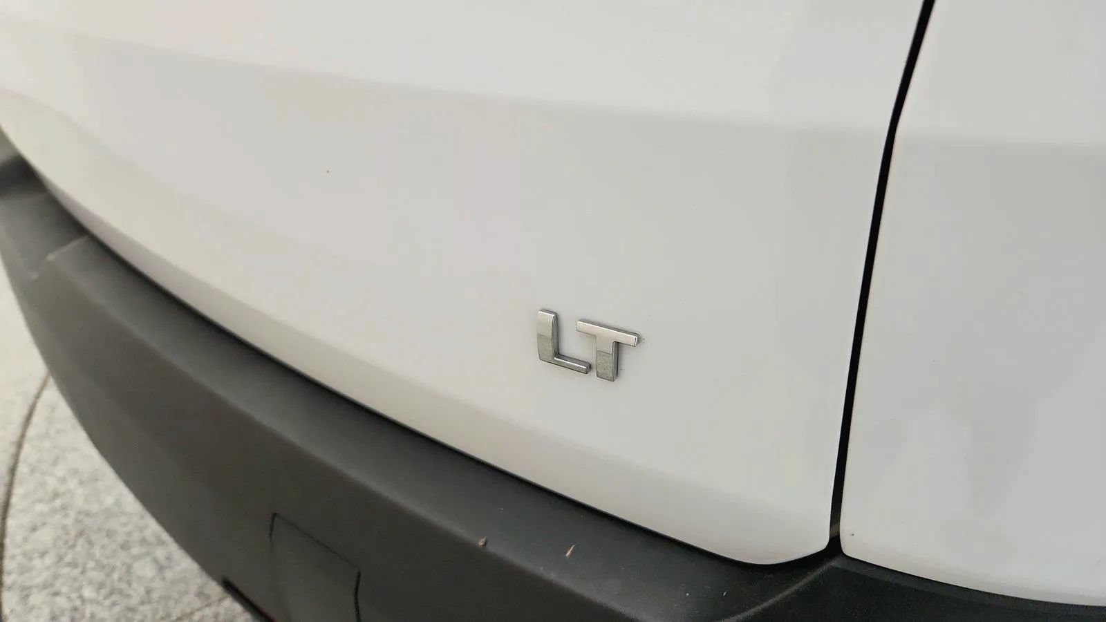 Used 2023 Chevrolet Traverse LT FWD image 30