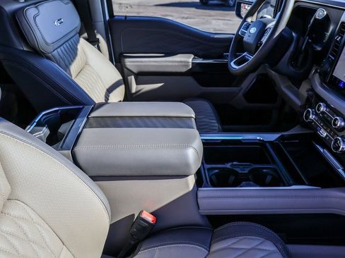 Used 2025 Ford F350 Platinum w/ Platinum Plus Package image 19