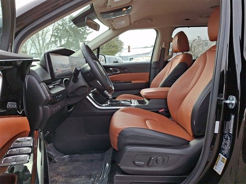 Certified 2023 Kia Carnival SX image 13