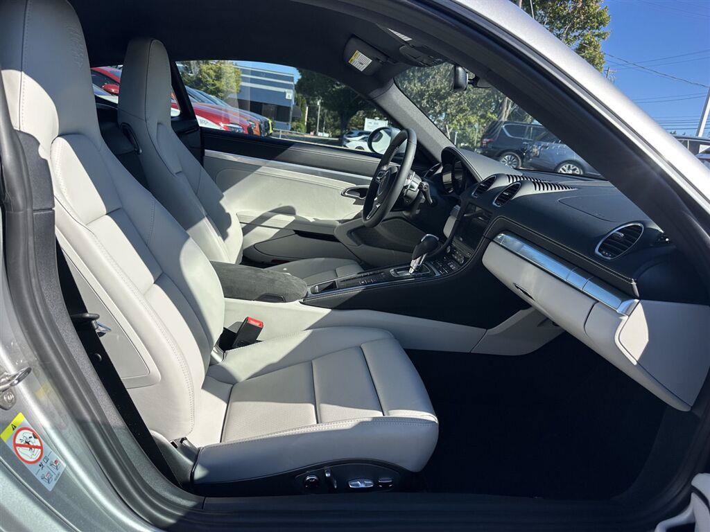 Used 2024 Porsche 718 Cayman RWD image 16