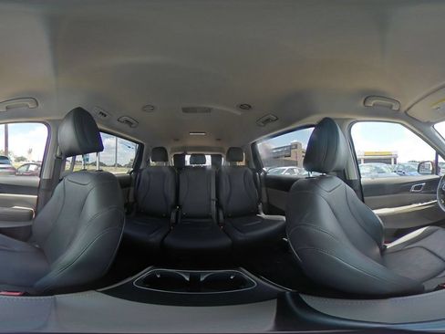 Used 2026 Kia Carnival FWD image 44