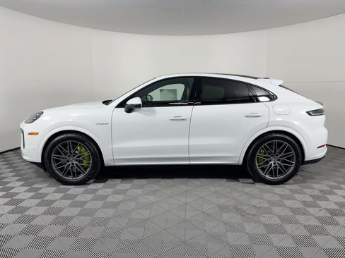 Used 2026 Porsche Cayenne S image 2