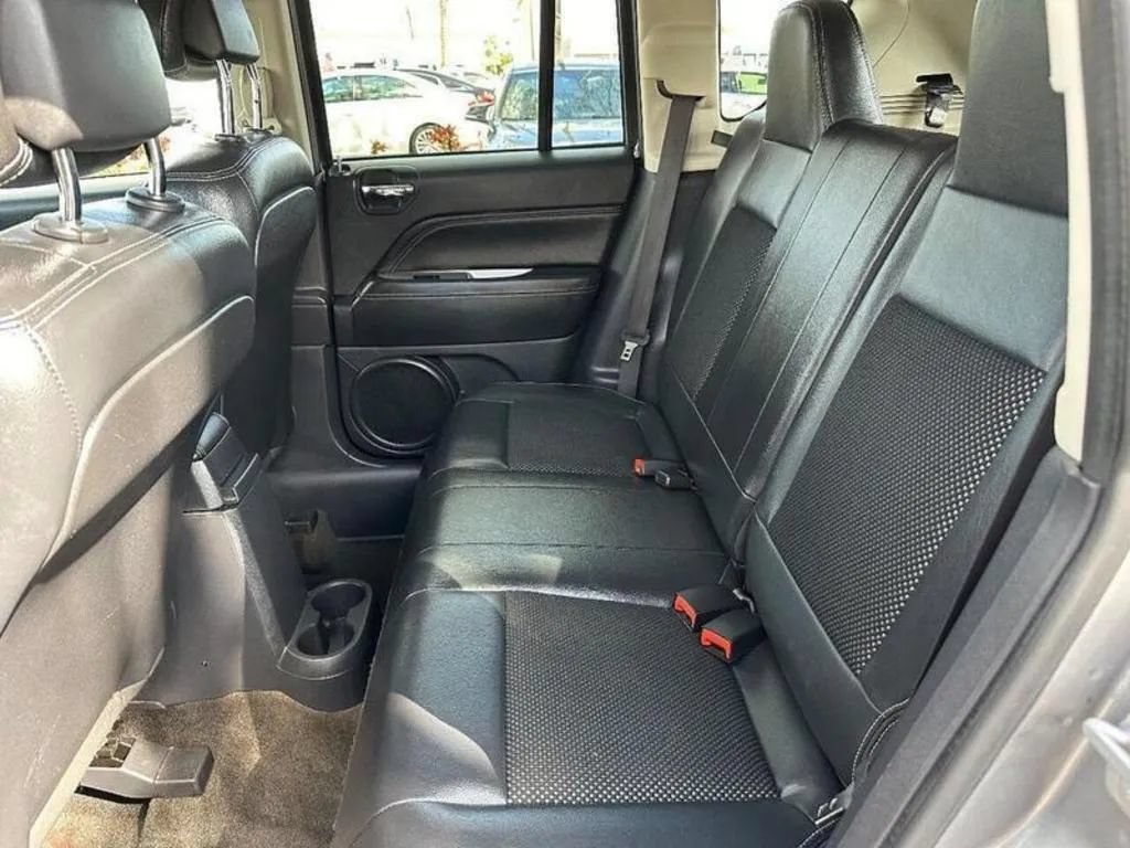 Used 2016 Jeep Compass Latitude FWD image 21