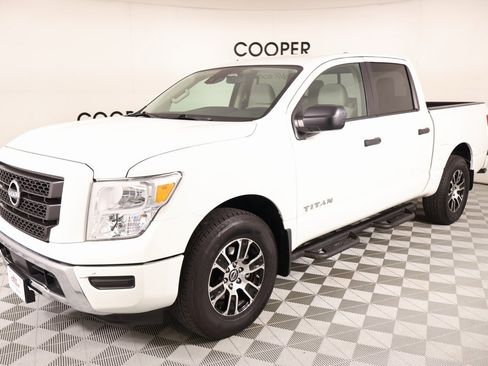 Used 2024 Nissan Titan SV w/ Accessory Utility Package image 8