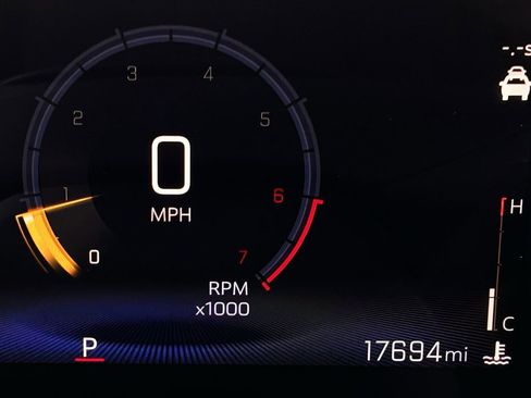 Used 2025 Chevrolet Trax LT w/ LT Convenience Package image 17