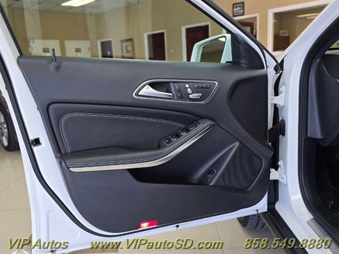 Used 2020 Mercedes-Benz GLA 250 4MATIC w/ Convenience Package image 11