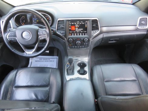 Used 2018 Jeep Grand Cherokee Limited image 12