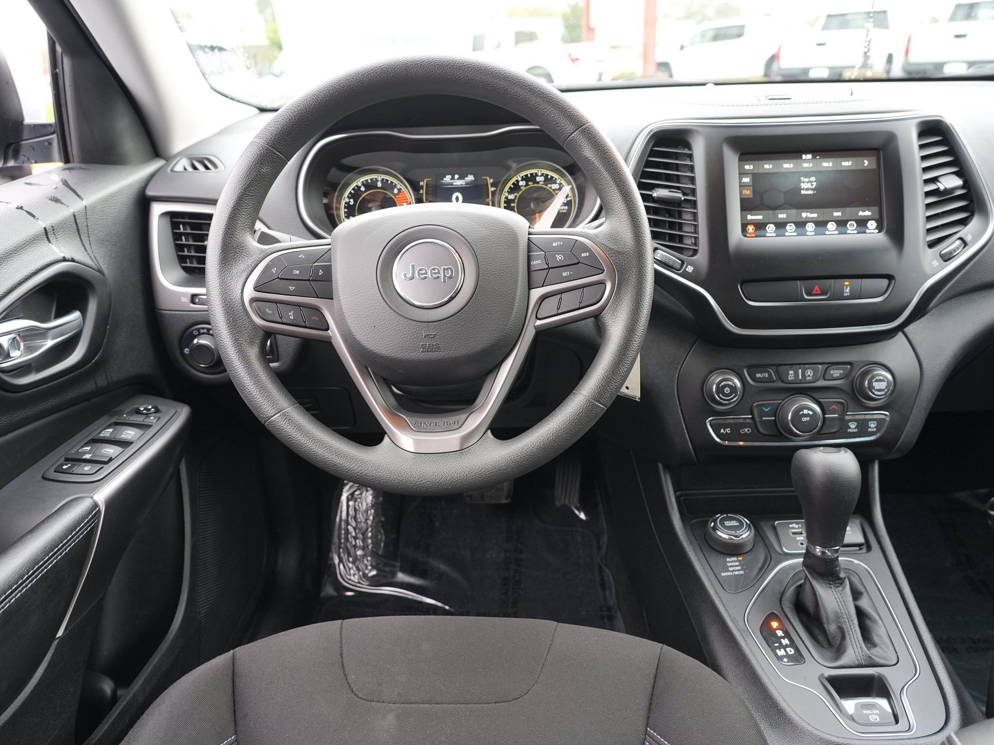 Used 2021 Jeep Cherokee Latitude AWD/4WD image 21