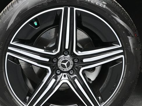 Used 2025 Mercedes-Benz GLE 450e 4MATIC image 32