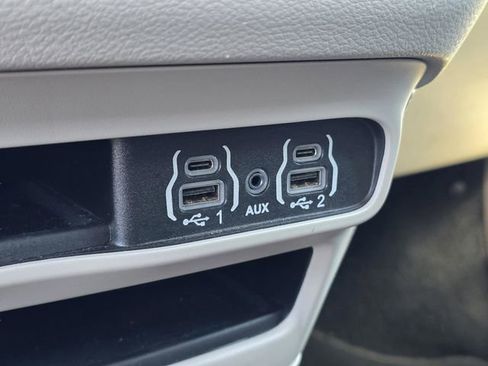 Used 2024 Chrysler Pacifica Touring-L image 29